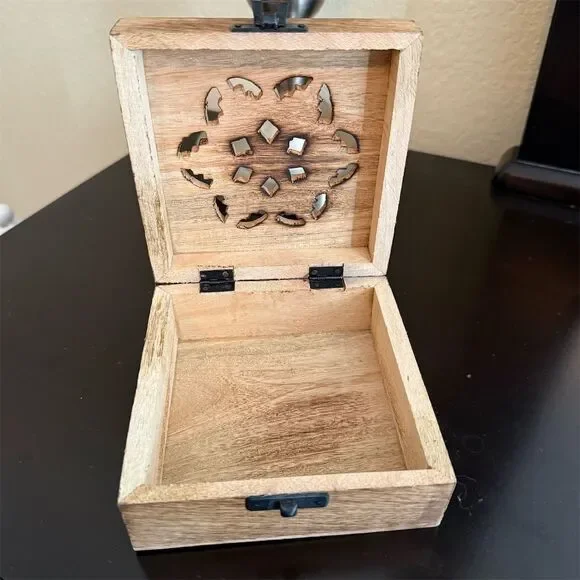 German Hand-Carved Wooden Jewelry Box with Hinged Lid Floral Design - Picture 4 of 5